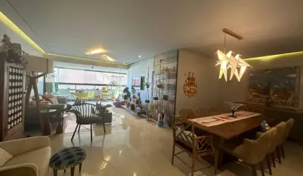 Amplo 4 Suítes Reformado com 3 Vagas de Garagem e Excelente Infraestrutura