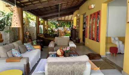 Ampla Casa em Condomínio em Jaguaribe – 5 Quartos, Área Verde, Piscina e Energia Solar