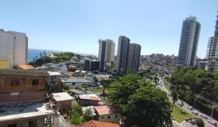 Vista Mar no Rio Vermelho – Apartamento 2/4 com Varandão!