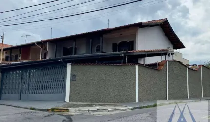 SOBRADO DE ESQUINA COM 3 DORMITÓRIOS - SOCORRO