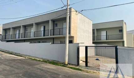Sobrado em condominio com 2 dormitórios