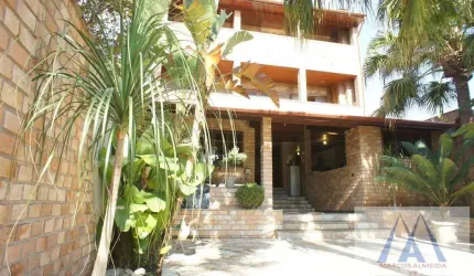 SOBRADO COM 5 DORMITÓRIOS NA VILA SUISSA