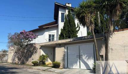 SOBRADO COM 3 SUITES NA VILA OLIVEIRA