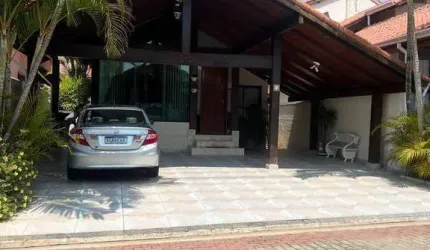CASA EM CONDOMINIO FECHADO COM 3 DORMITÓRIOS - CONDOMINIO VERSAILLES