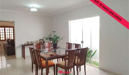 Casa com 3 quartos à venda em São Dimas - SP