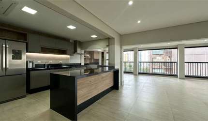 Apartamento com 3 quartos à venda ou para locação em Centro - SP