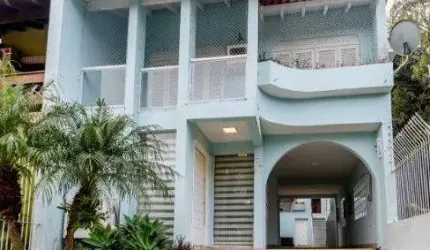 CASA 3 DORMITÓRIOS