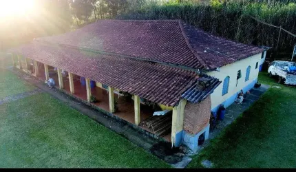 Chácara / sítio com 6 quartos à venda em Santa Ifigênia, São Paulo  por R$ 980.000