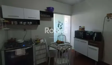 Casa à venda, 3 quartos, Jardim das Palmeiras - Uberlândia/MG - Rotina Imobiliária