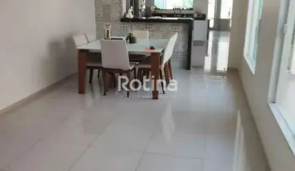Casa à venda, 4 quartos, Santa Mônica - Uberlândia/MG - Rotina Imobiliária