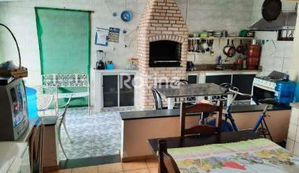 Casa à venda, 4 quartos, Santa Mônica - Uberlândia/MG - Rotina Imobiliária