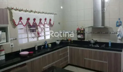 Casa à venda, 3 quartos, Novo Mundo - Uberlândia/MG - Rotina Imobiliária