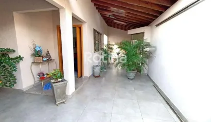 Casa à venda, 3 quartos, Santa Mônica - Uberlândia/MG - Rotina Imobiliária