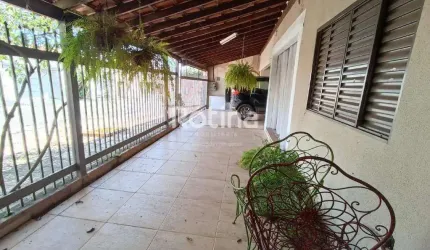 Casa à venda, 3 quartos, Santa Mônica - Uberlândia/MG - Rotina Imobiliária