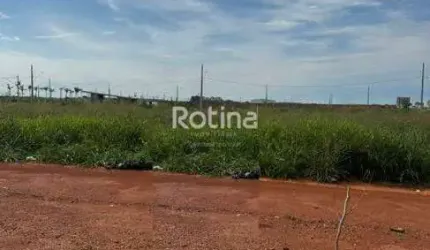 Terreno a venda em avenida medindo 756m2