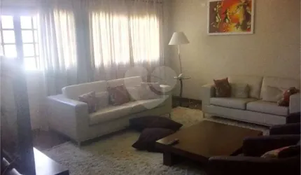 Casa térrea com 3 quartos à venda em Vila Rosália - SP