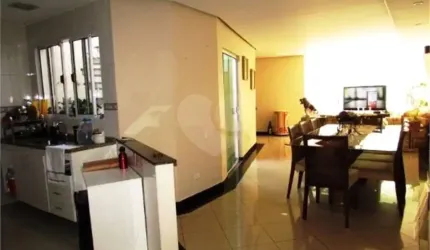 Sobrado com 4 quartos à venda em Vila Gustavo - SP