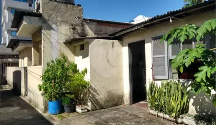 Terreno à venda em Vila Constança - SP