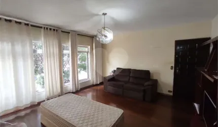 Casa com 4 quartos à venda em Vila Galvão - SP