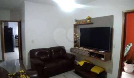 Casa com 2 quartos à venda em Vila Galvão - SP