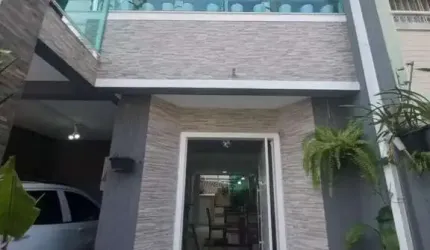 Sobrado para Venda em Curitiba, Novo Mundo, 3 dormitórios, 1 suíte, 3 banheiros, 2 vagas