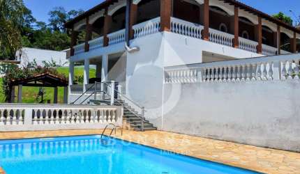 Belíssima casa de campo com vista panorâmica à venda no Condomínio Cachoeiras do Imaratá em Itatiba