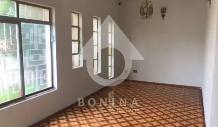 Casa Espaçosa com Amplo Jardim e Quintal em Campo Limpo Paulista