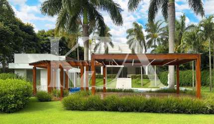 Arquitetura imponente com lazer exclusivo na Fazenda da Grama