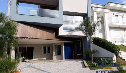 CASA MOBILIADA EM COND. FECHADO C/ 300 M² / 03 SUÍTES / 04 VAGAS