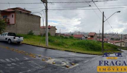 TERRENO DE ESQUINA C/ 329,47 M²