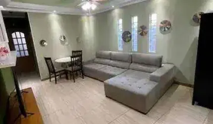 Casa com 3 suítes em rua pública em Barueri