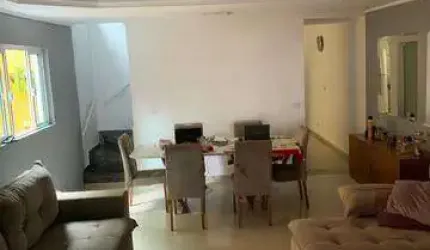 Casa em vila com 4 dormitórios, sendo 2 com suites - Carapicuíba