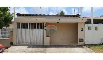 Casa à Venda - Bairro Pajuçara com 3 Quartos, 1 Suíte - 122 m² - Ótimo preço