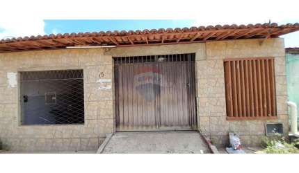 Casa com 3 Dormitórios no Pajuçara - 128M²