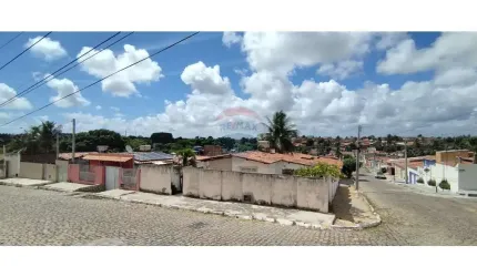 Oportunidade Casa com 2/4 no pajuçara 80m2 área util e 286m² área total