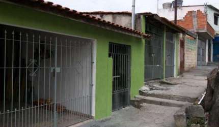 Vende Lote com 5 casas para renda