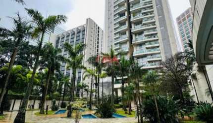 Vende Apartamento  Com Pé Direito Duplo No Living, 3 Dormitórios E Três Vagas