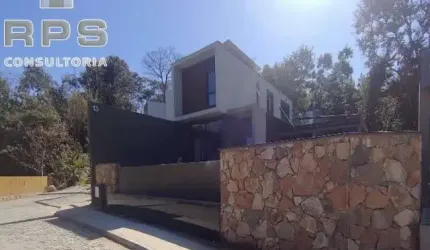 Casa no La Reserva I em Atibaia, região da Juca Peçanha, com móveis planejados, piscina, churrasqueira e linda vista para a Pedra Grande!