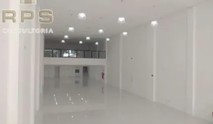Salão Comercial para locação no Centro de Atibaia, com 590m², banheiros, copa, excelente estacionamento,  localização privilegiada para seu negócio!