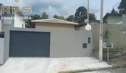 Casa térrea à venda no Jardim Paulista em Atibaia, 3 quartos  sendo 1 suíte, 3 banheiros, 300m² de terreno, quintal excelente para área de lazer!