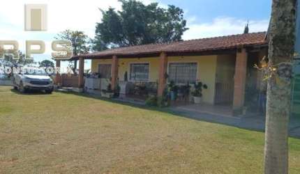 Sítio a venda em Atibaia com Piscina, Casa de Caseiro, Quiosques