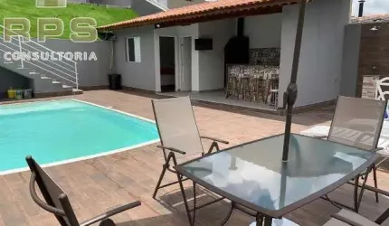 Casa de campo à venda em Atibaia com 3 quartos sendo 2 suítes e 2 vagas no Pedra Bela, comprar casa de campo com piscina em Atibaia
