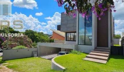 Casa Alto Padrão, pronta para morar, no Condomínio Figueira Garden em Atibaia, à poucos metros do lago, com vista deslumbrante para o lago e montanhas