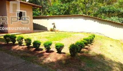 Casa térrea Residencial Itaguassú em Atibaia, 2 minutos da Alameda Lucas, 3 quartos sendo 2 suítes, churrasqueira, vaga para vários carros,