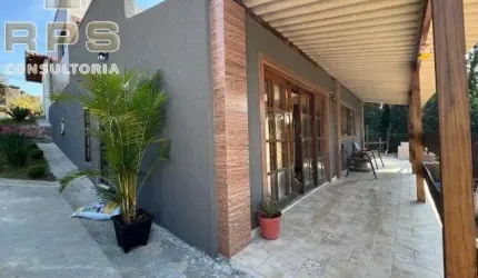 Casa no bairro do Portão, 02 quartos, sala de estar e jantar, Cozinha, 02 banheiros ,Lavanderia coberta , 05 vagas, Área gourmet com churrasqueira