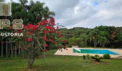 Lindo sítio em Jarinú , com casa principal e casa de caseiro, 03 suites , piscina , sauna , quadra de tenis , área gourmet com churrasqueira