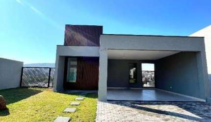 Casa no Condomínio Buona Vita, 3 quartos sendo todos suítes, piscina, churrasqueira, vaga para 4 carros, 250m² construída, condomínio com lazer!