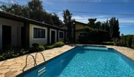 Chácara em Jarinu porteira fechada com 4 dormitórios, área de lazer completa, casa de caseiro, a 500m da Rodovia ao lado da empresa Unistamp Jarinu