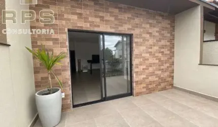 Casa a venda em frente ao Lago em Atibaia , com 3 dormitórios sendo 1 suíte. Sala ampla com varanda Cozinha integrada Quintal amplo com churrasqueira