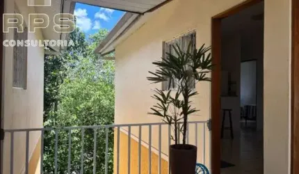 Casa de 46m² no Residencial Adélia com 2 dormitórios, 1 banheiro, sala cozinha e lavanderia integradas, garagem coberta, câmeras de segurança.